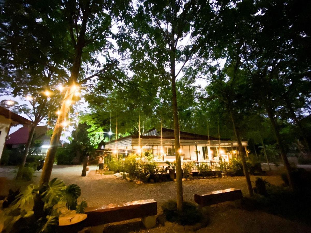 Sameikei Homestay Phrae Exterior foto